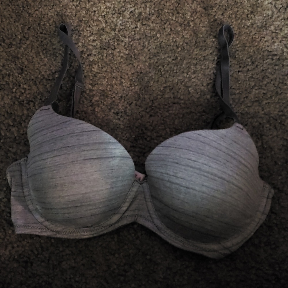 PINK Victoria's Secret tshirt bra. 32c